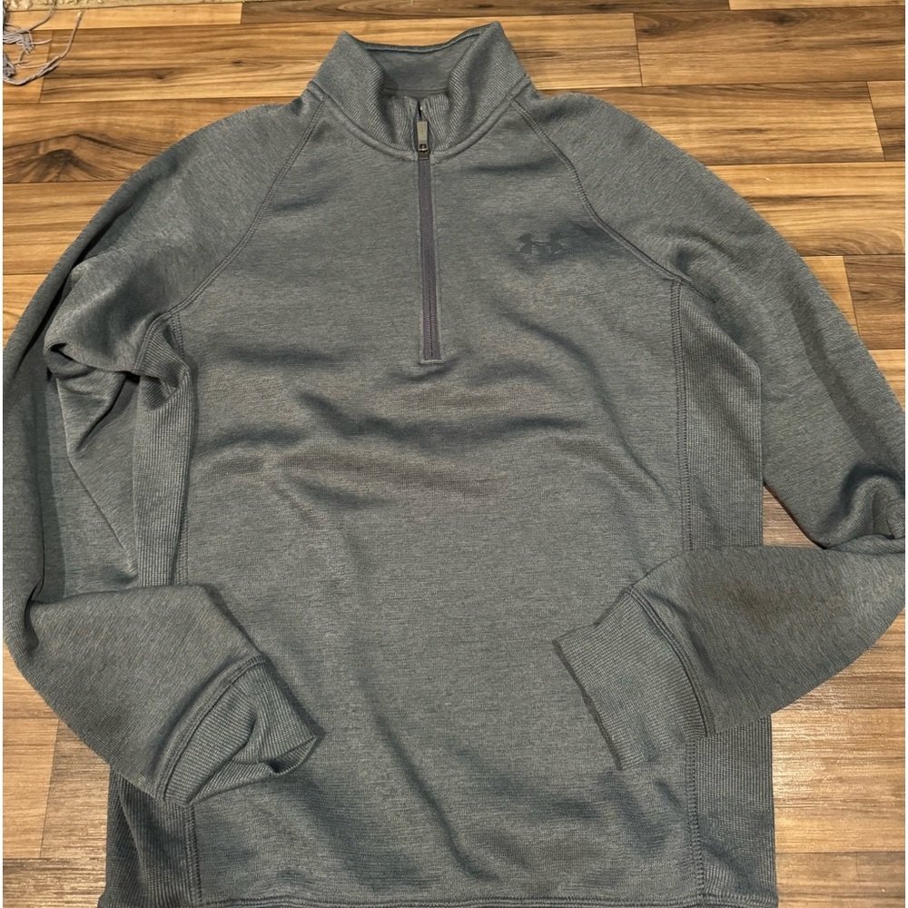 Under armor pull over